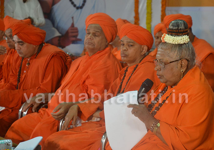 ಲಿಂಗಾಯತರು ಕಾಂಗ್ರೆಸ್ ಬೆಂಬಲಿಸುವಂತೆ ಮಾತೆ ಮಹಾದೇವಿ ಬಹಿರಂಗ ಕರೆ